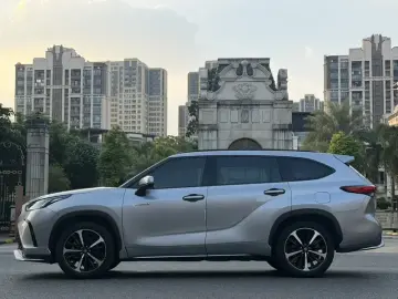 2022 Toyota Crown Kluger с пробегом 78 000 км