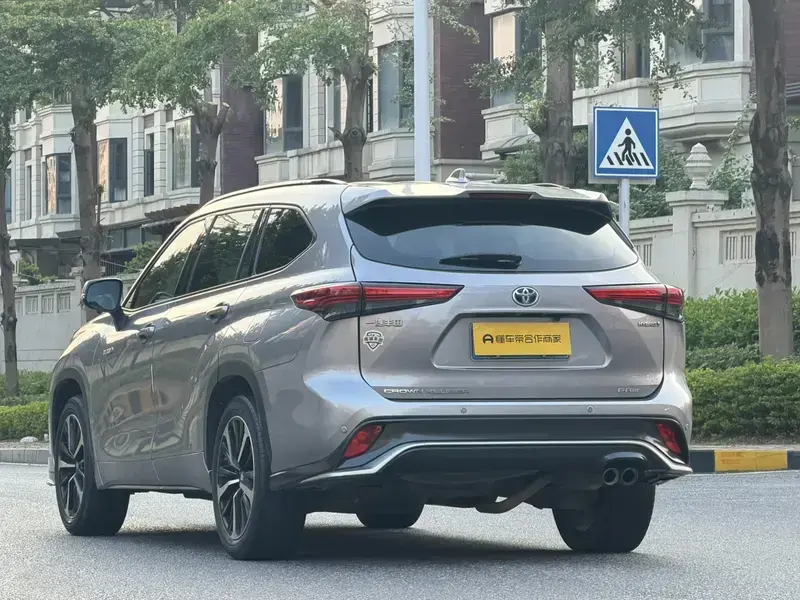 2022 Toyota Crown Kluger с пробегом 78 000 км