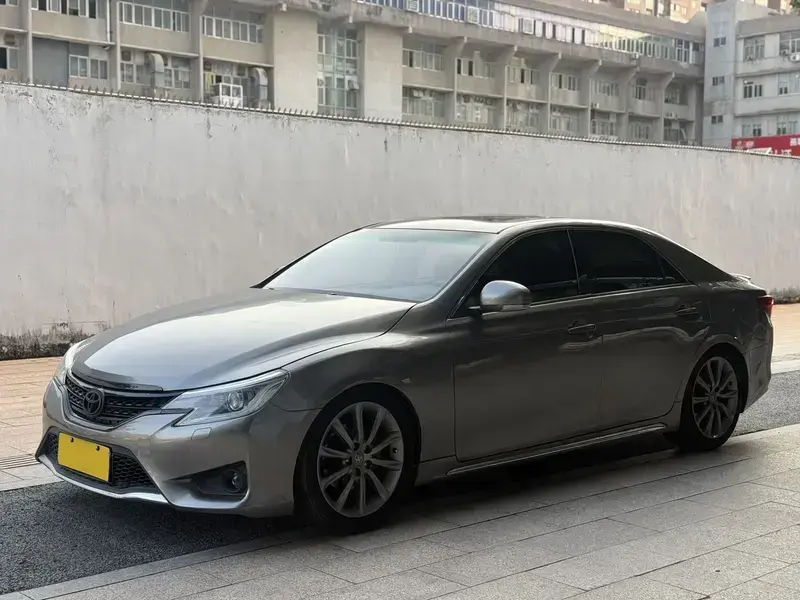 2013 Toyota Reiz с пробегом 140 000 км