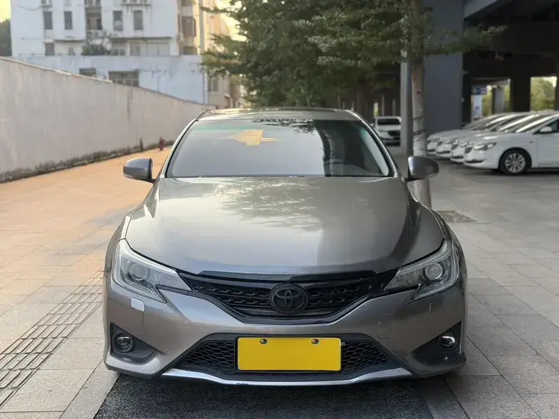 2013 Toyota Reiz с пробегом 140 000 км