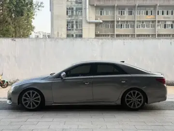 2013 Toyota Reiz с пробегом 140 000 км