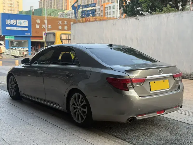 2013 Toyota Reiz с пробегом 140 000 км