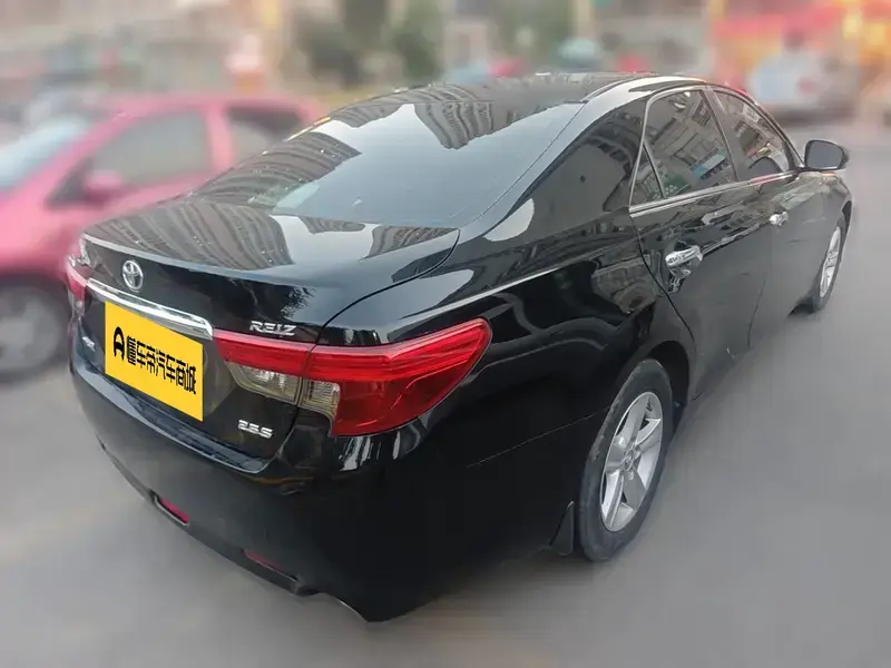 2013 Toyota Reiz с пробегом 108 700 км