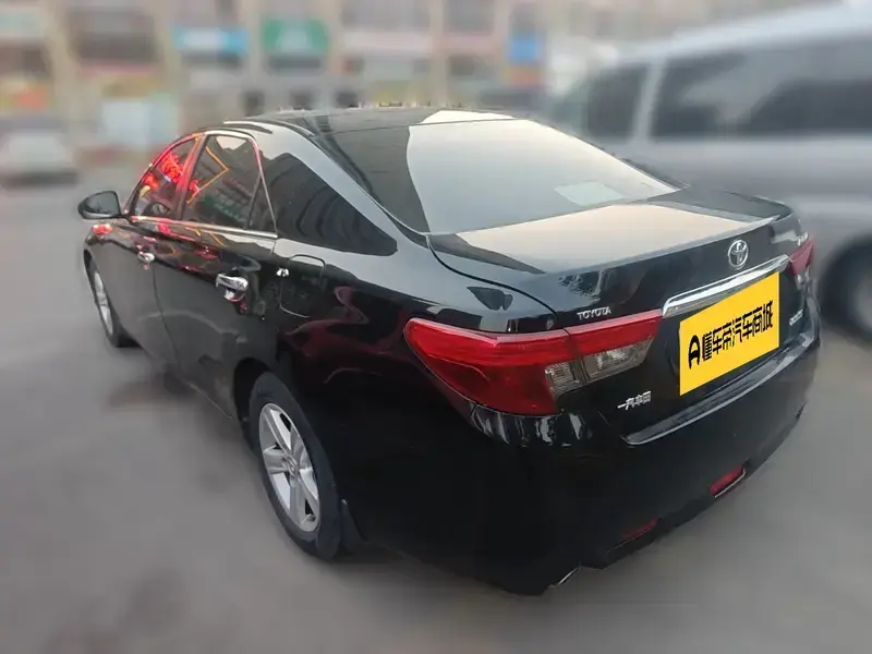2013 Toyota Reiz с пробегом 108 700 км