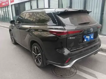 2024 Toyota Crown Kluger с пробегом 40 000 км