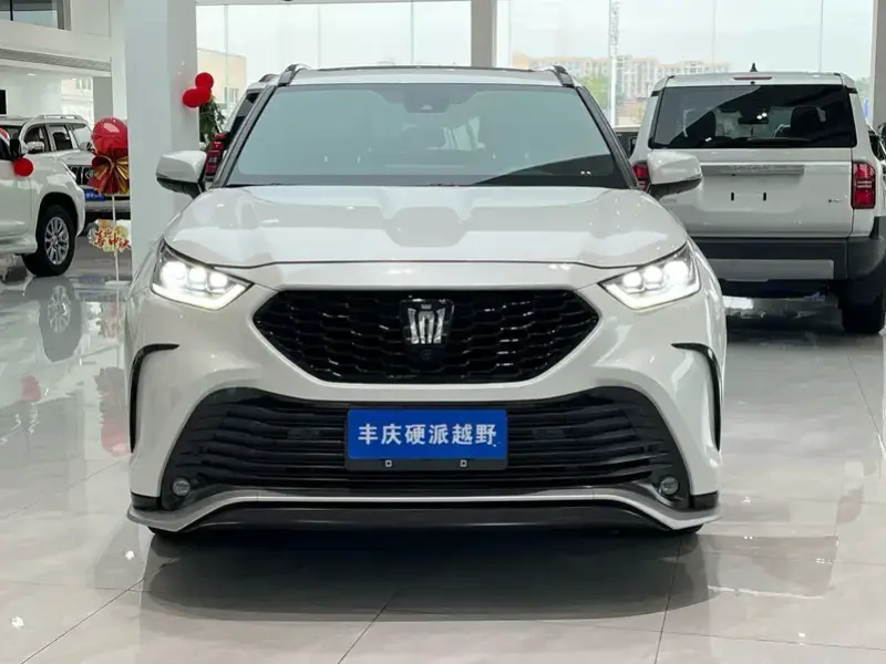 2024 Toyota Crown Kluger с пробегом 43 000 км