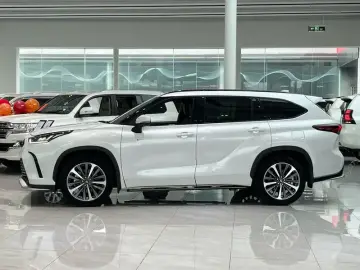 2024 Toyota Crown Kluger с пробегом 43 000 км