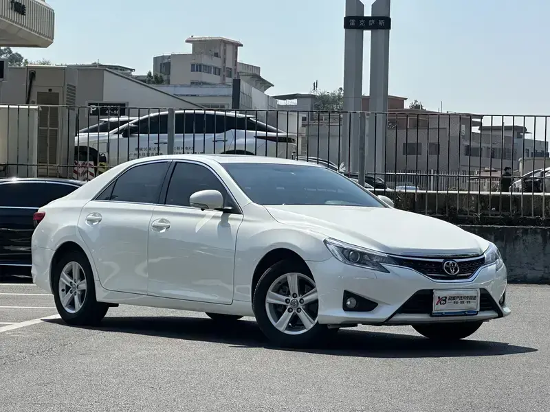 2013 Toyota Reiz с пробегом 47 000 км