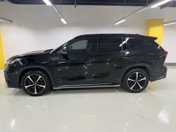 2023 Toyota Crown Kluger с пробегом 46 500 км