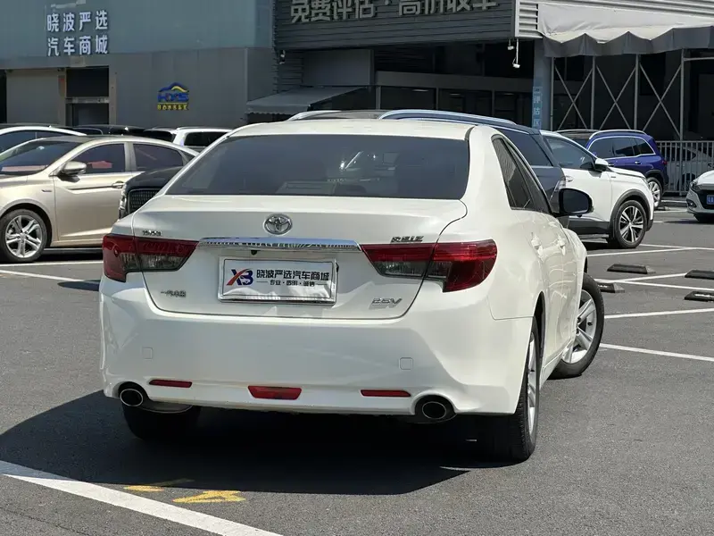 2013 Toyota Reiz с пробегом 47 000 км
