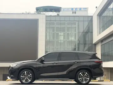 2024 Toyota Crown Kluger с пробегом 45 000 км