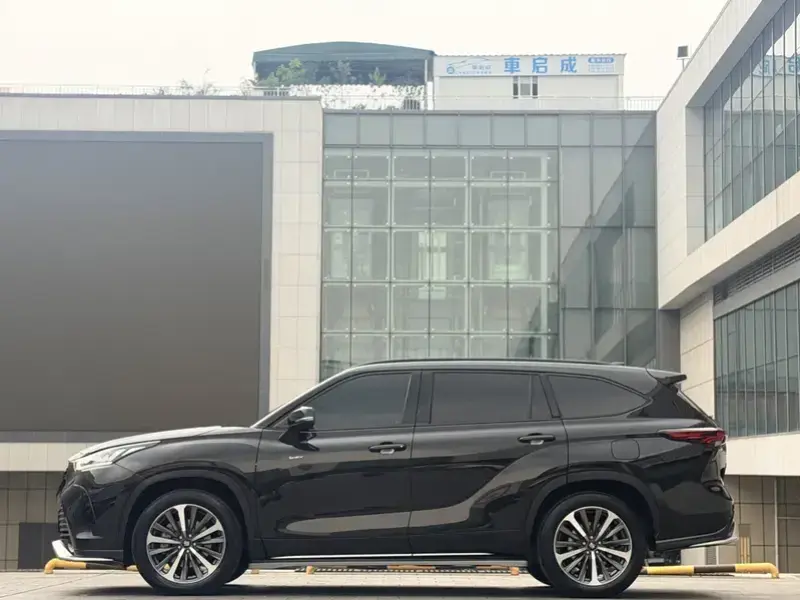 2024 Toyota Crown Kluger с пробегом 45 000 км