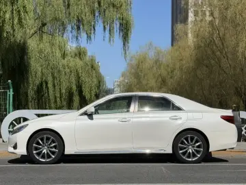 2013 Toyota Reiz с пробегом 76 000 км