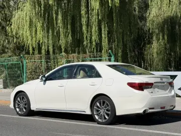 2013 Toyota Reiz с пробегом 76 000 км