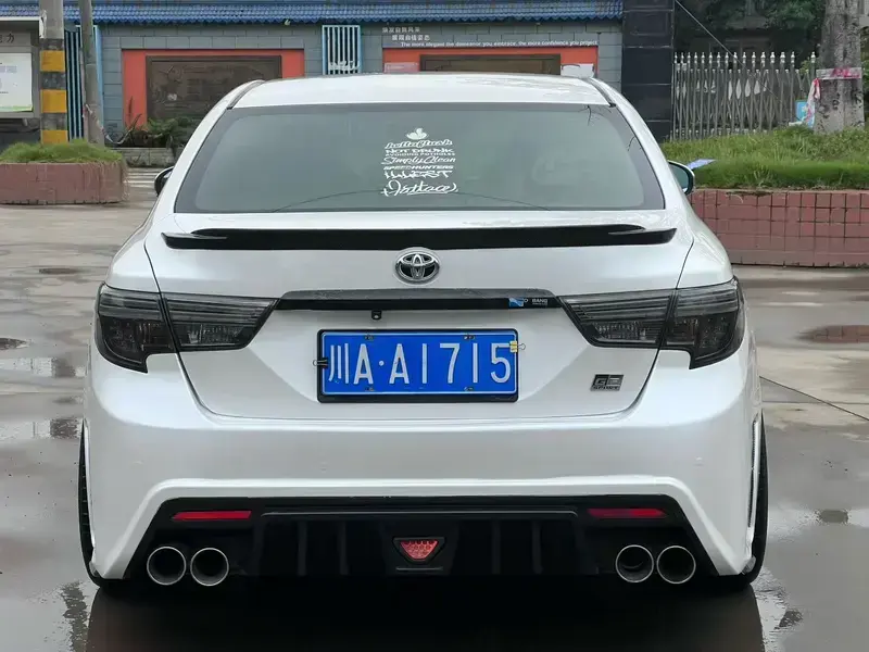 2013 Toyota Reiz с пробегом 70 000 км
