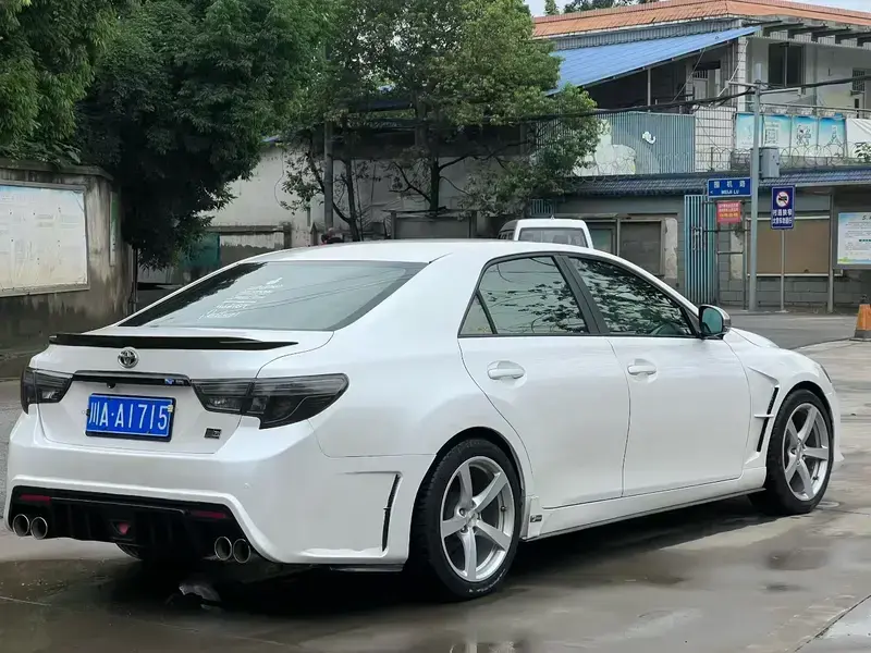 2013 Toyota Reiz с пробегом 70 000 км