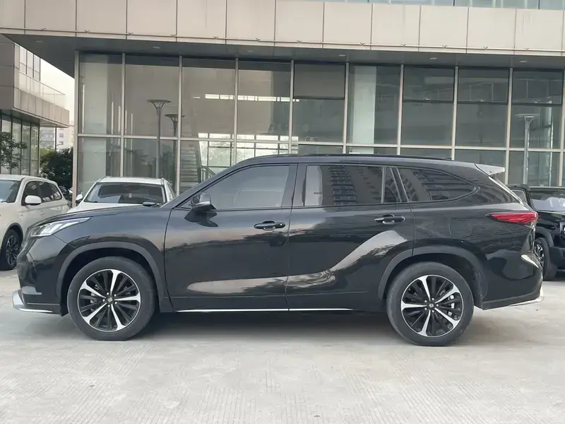2022 Toyota Crown Kluger с пробегом 59 000 км
