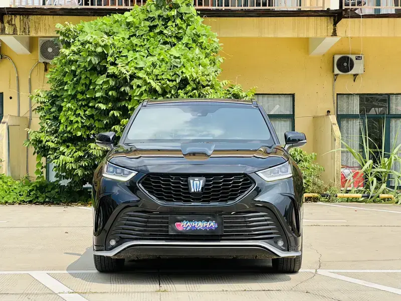 2023 Toyota Crown Kluger с пробегом 37 000 км