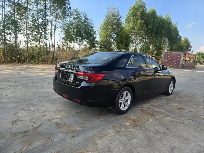 2013 Toyota Reiz с пробегом 89 000 км