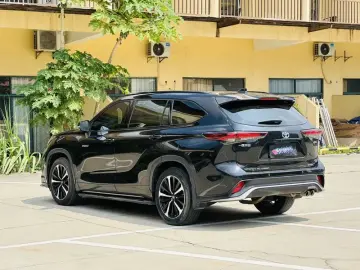 2023 Toyota Crown Kluger с пробегом 37 000 км