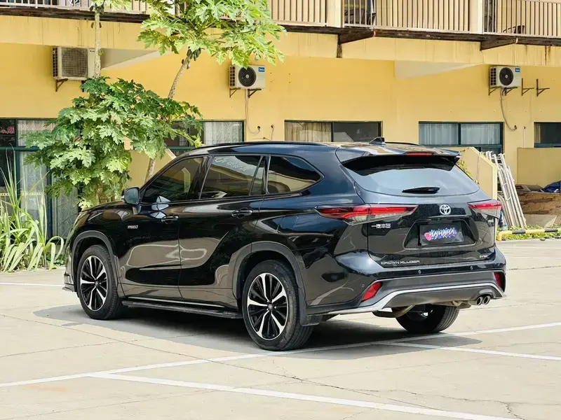 2023 Toyota Crown Kluger с пробегом 37 000 км