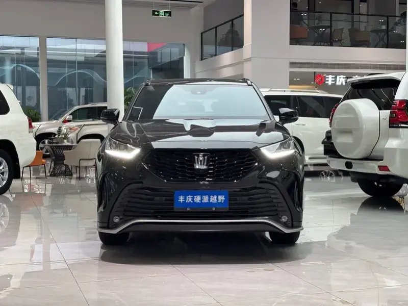 2026 Toyota Crown Kluger с пробегом 7 700 км