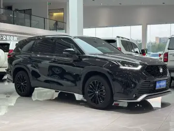 2026 Toyota Crown Kluger с пробегом 7 700 км