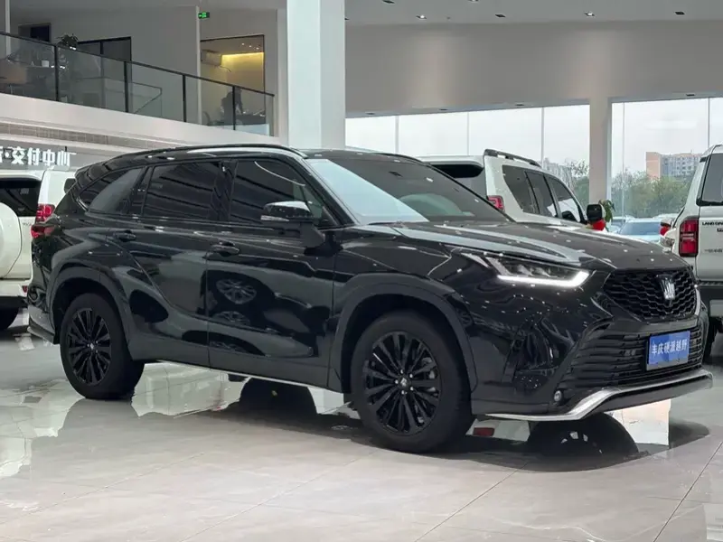 2026 Toyota Crown Kluger с пробегом 7 700 км