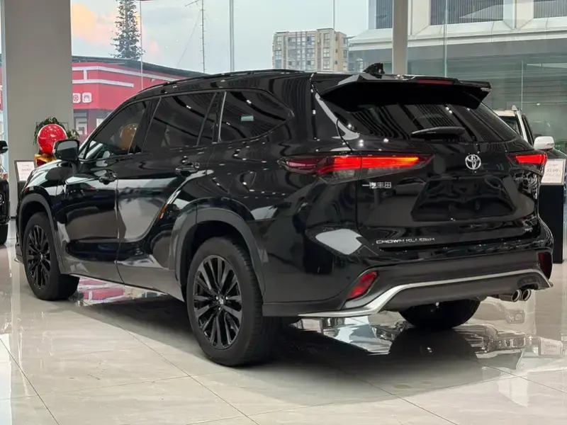 2026 Toyota Crown Kluger с пробегом 7 700 км