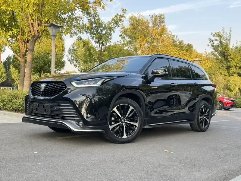 2023 Toyota Crown Kluger с пробегом 82 000 км