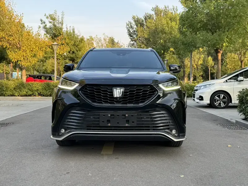 2023 Toyota Crown Kluger с пробегом 82 000 км