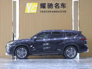 2026 Toyota Crown Kluger с пробегом 11 000 км