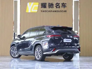 2026 Toyota Crown Kluger с пробегом 11 000 км