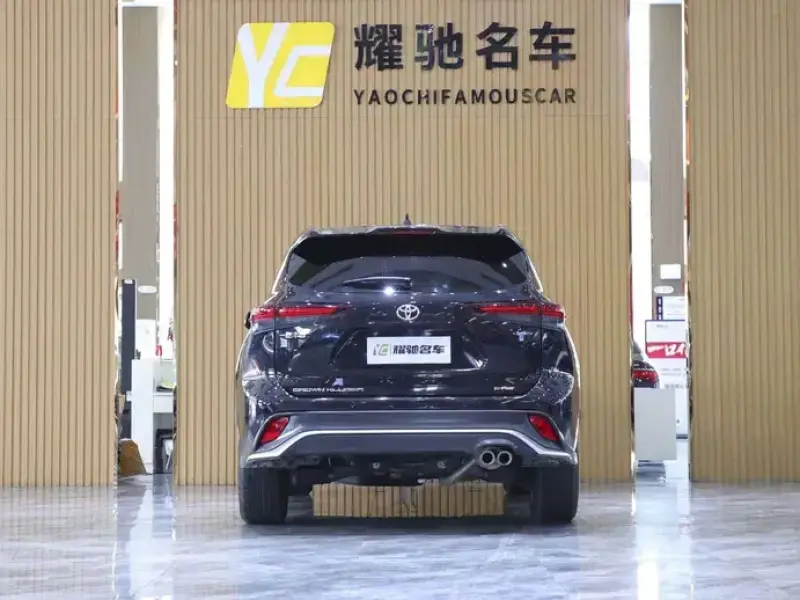 2026 Toyota Crown Kluger с пробегом 11 000 км