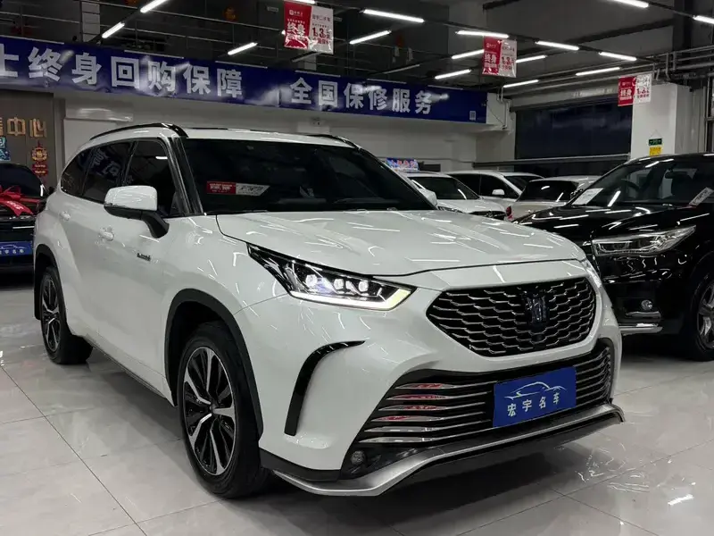 2023 Toyota Crown Kluger с пробегом 36 000 км