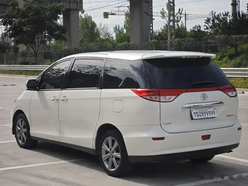 2012 Toyota Previa с пробегом 140 000 км