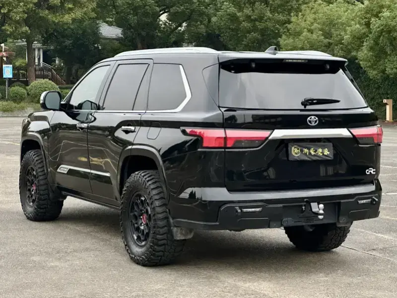 2023 Toyota Sequoia с пробегом 36 000 км