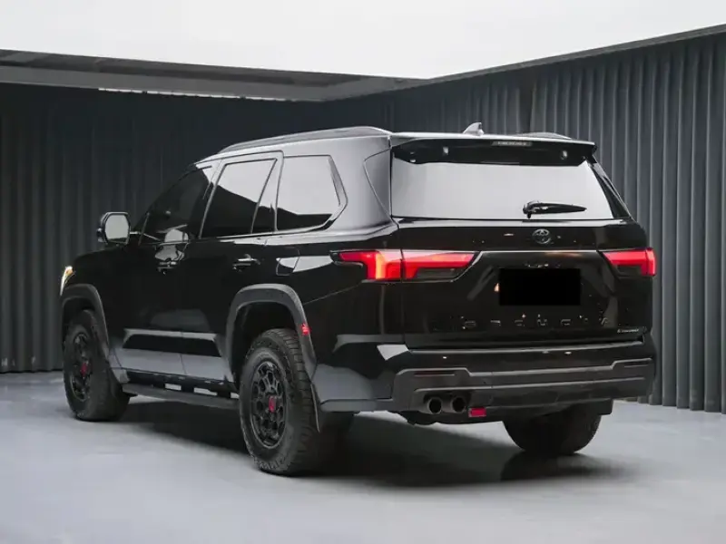 2025 Toyota Sequoia с пробегом 19 000 км