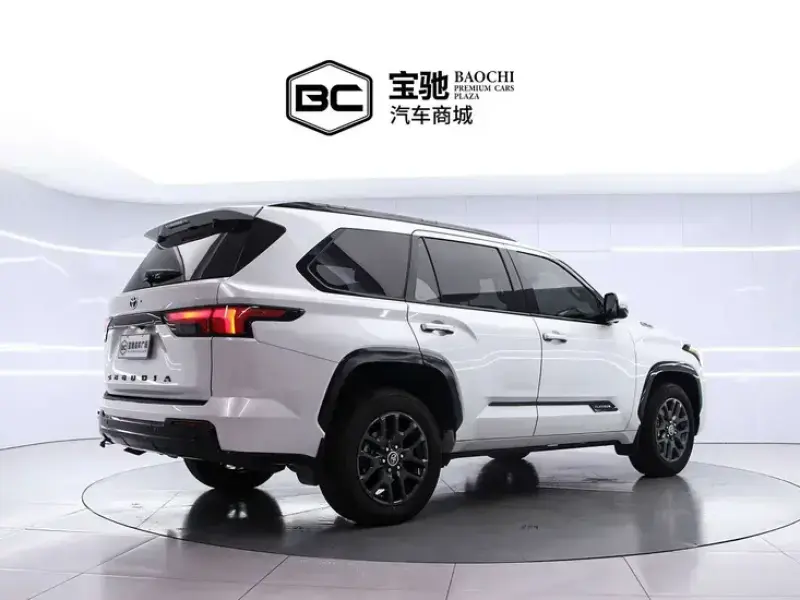 2023 Toyota Sequoia с пробегом 26 000 км