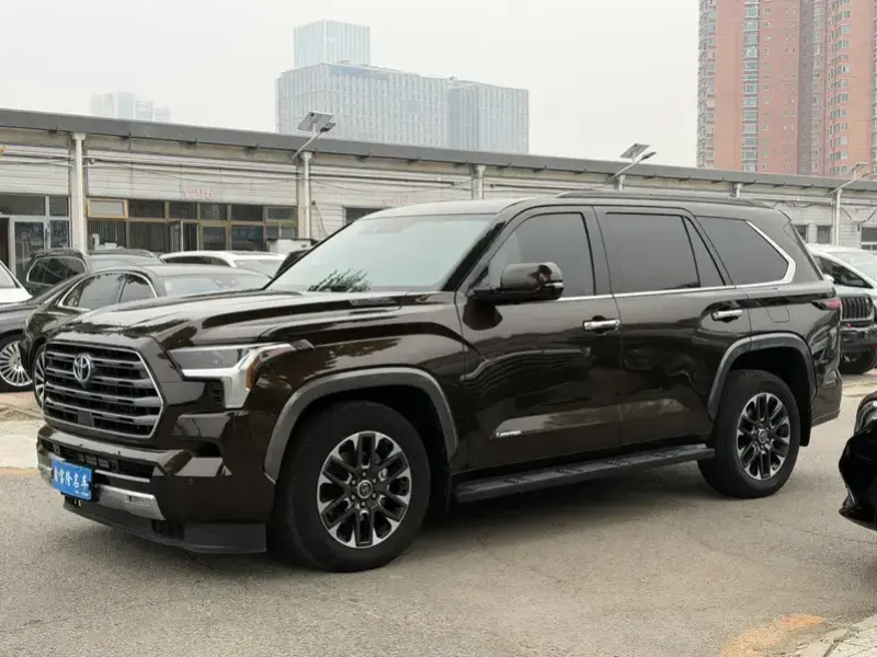 2023 Toyota Sequoia с пробегом 68 000 км