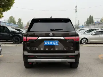 2023 Toyota Sequoia с пробегом 68 000 км