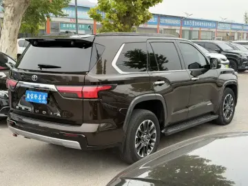 2023 Toyota Sequoia с пробегом 68 000 км