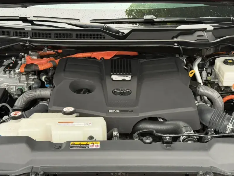 2023 Toyota Sequoia с пробегом 68 000 км