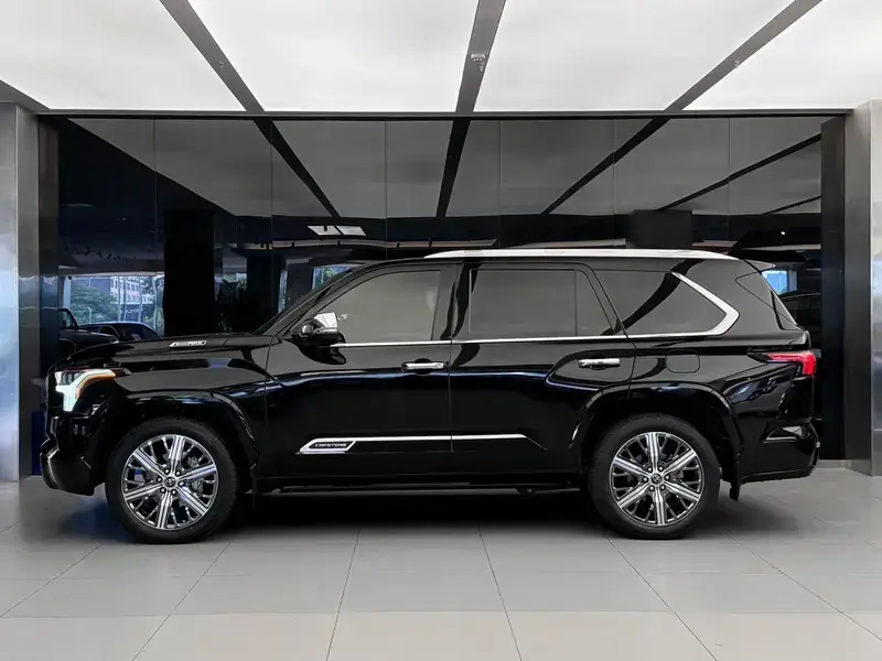2023 Toyota Sequoia с пробегом 58 000 км