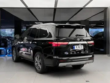 2023 Toyota Sequoia с пробегом 58 000 км