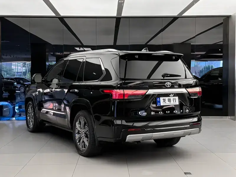 2023 Toyota Sequoia с пробегом 58 000 км