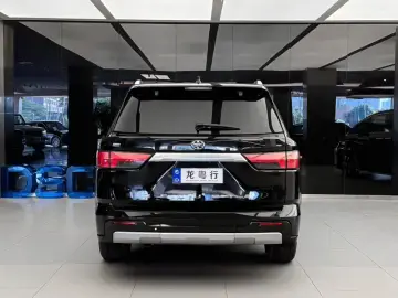 2023 Toyota Sequoia с пробегом 58 000 км