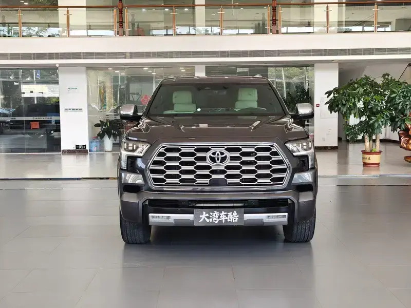2023 Toyota Sequoia с пробегом 73 000 км