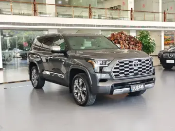 2023 Toyota Sequoia с пробегом 73 000 км