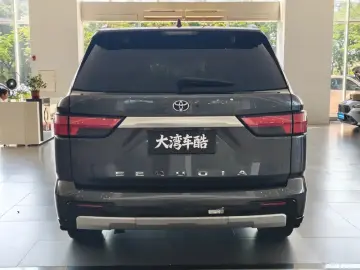 2023 Toyota Sequoia с пробегом 73 000 км